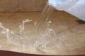 绵竹漏水维修 免砸砖防水材料该如何施工